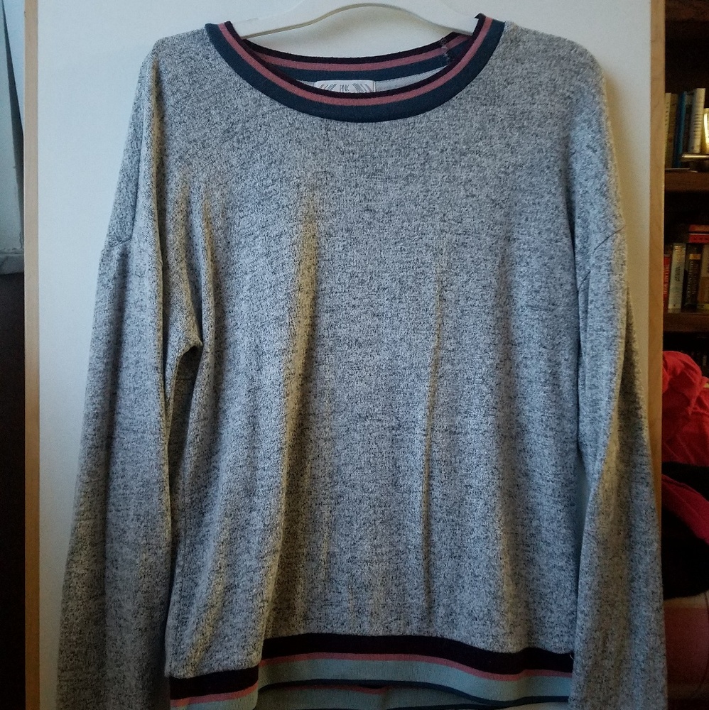 Gray sweater with elastic band trim